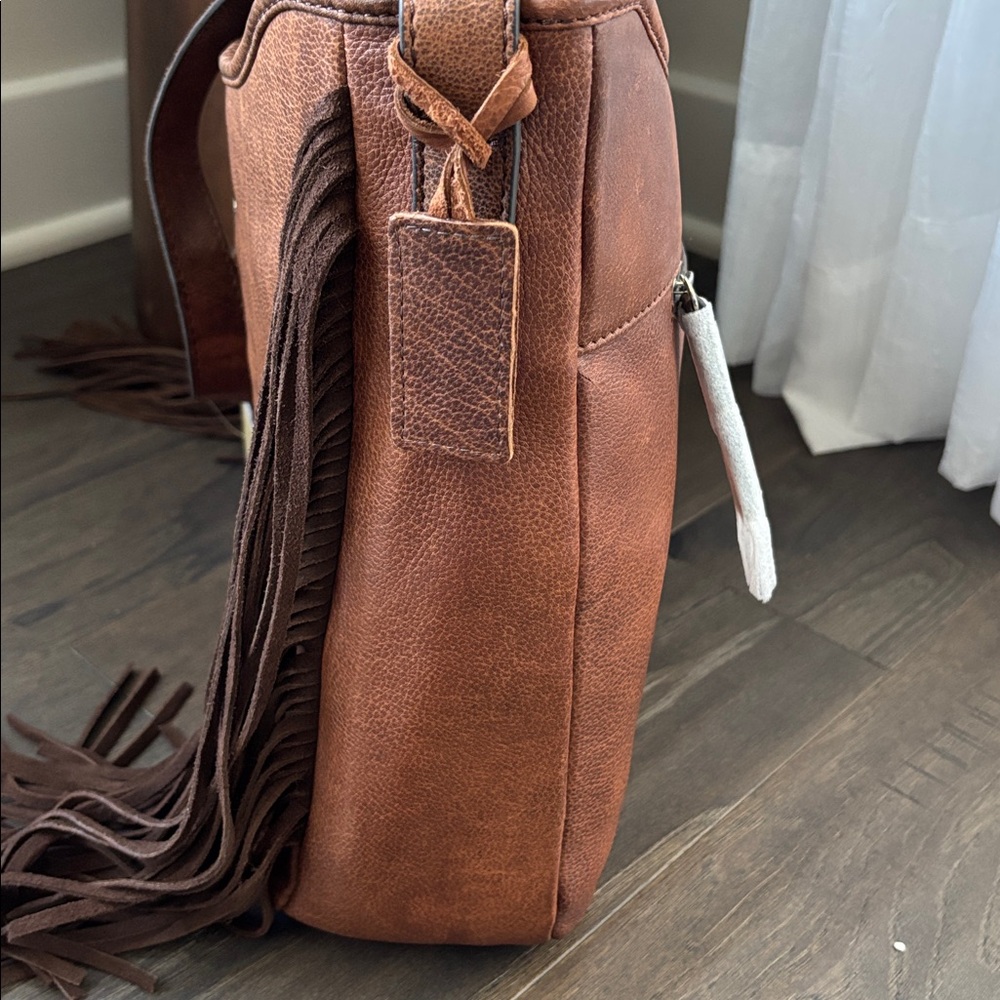 Ariat Betsy Shoulder Bag,distressed leather,fringe,snap top,concho, zip pocket - Picture 13 of 13
